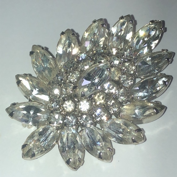 Vintage Jewelry - Vintage Silver Tone CZ Rhinestone Elegant Classic Brooch Shoulder Pin